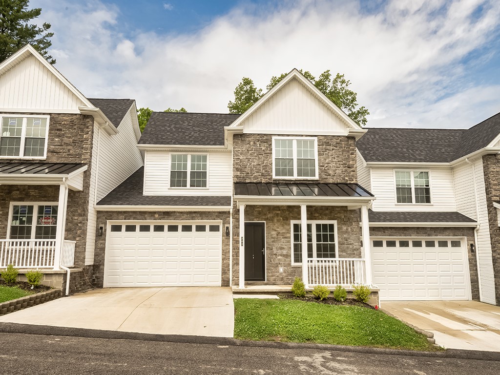 202 Willow Ln — photo 1