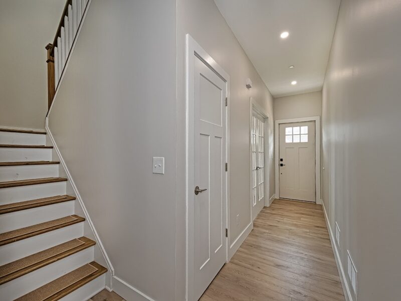 202 Willow Ln — photo 2