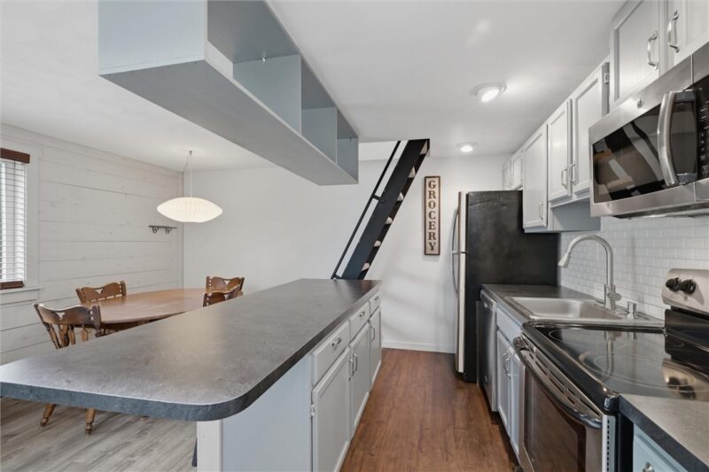 580 Maple Ct — photo 3