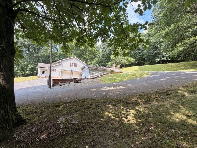 526 E River Rd — photo 8