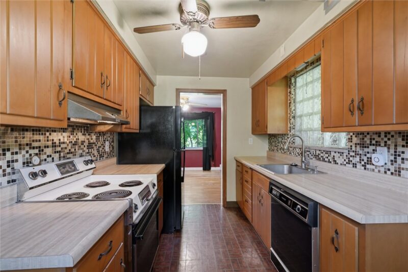 126 Columbia Dr — photo 8