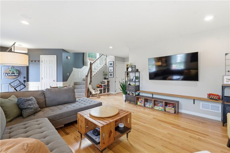 328 Trotwood Dr — photo 3