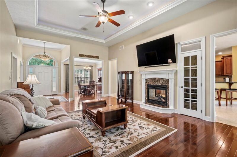 126 Lipinwood Drive — photo 4