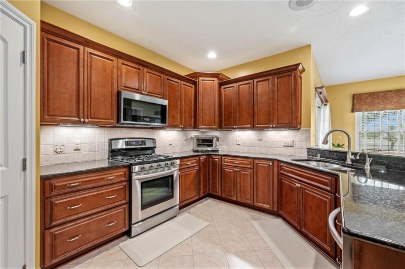 126 Lipinwood Drive — photo 8