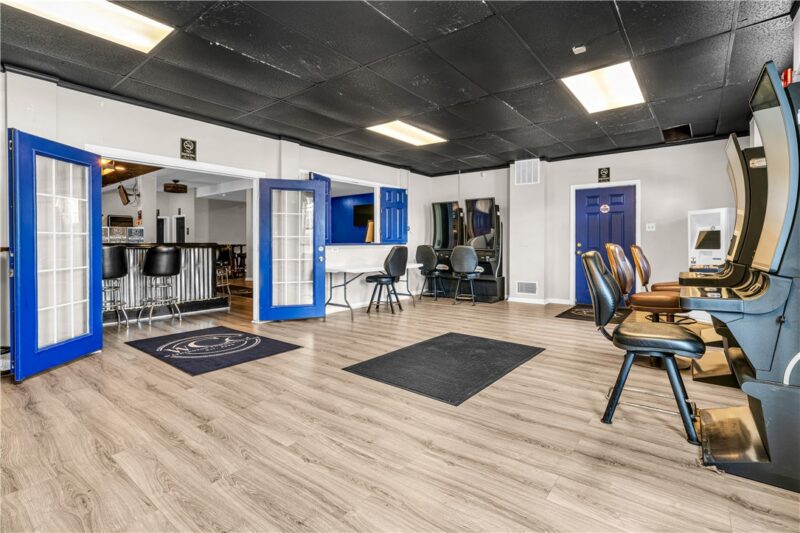 127 N Main St — photo 4