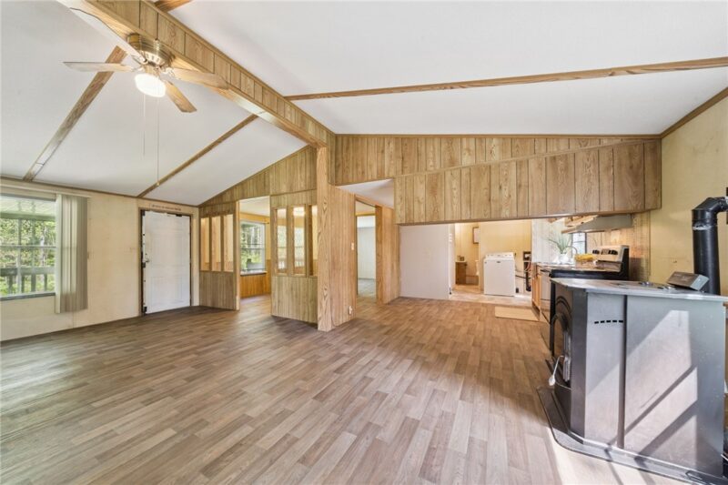 154 Thompson Rd — photo 4