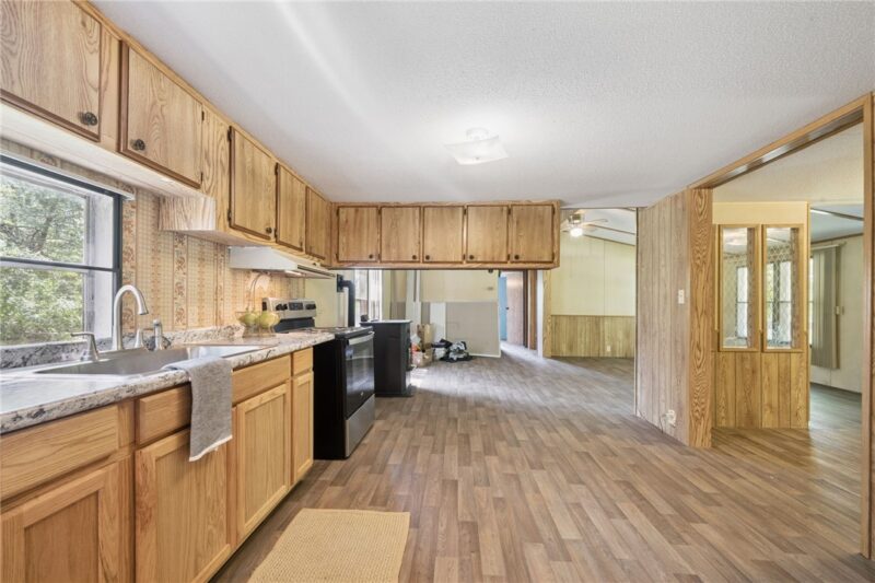 154 Thompson Rd — photo 8