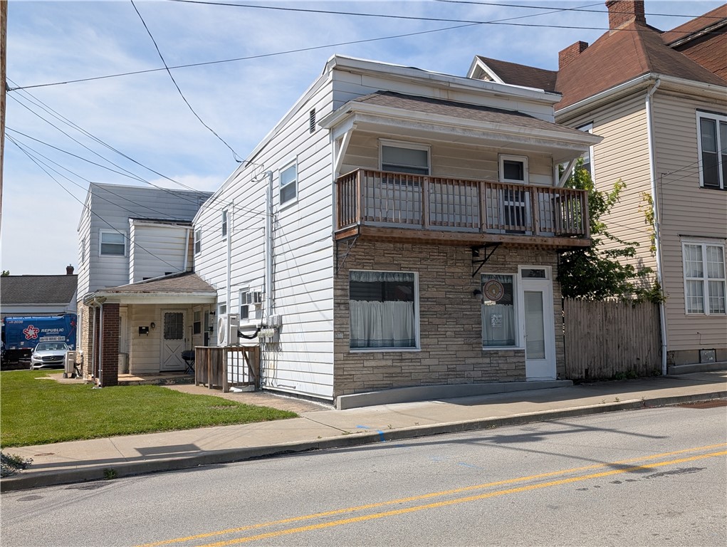 207 Depot St — photo 1