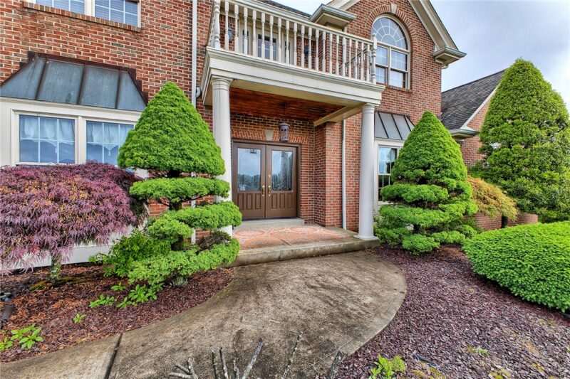 33 Hawthorne Ln — photo 3
