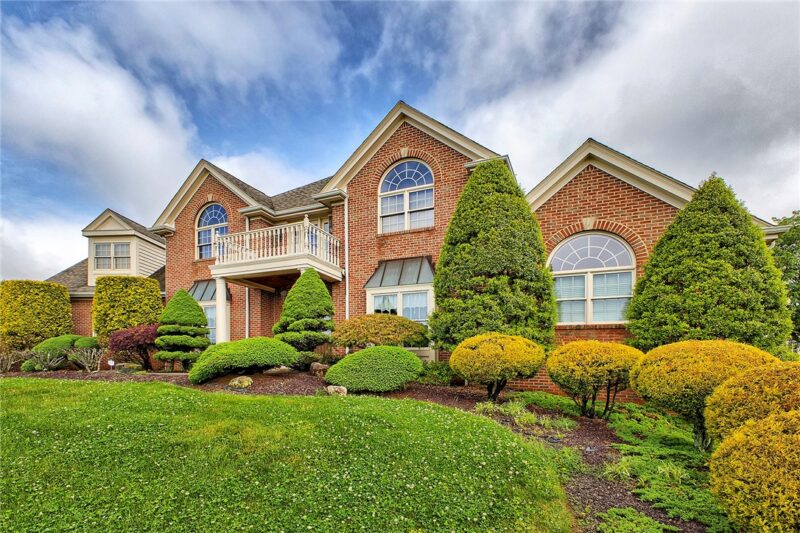 33 Hawthorne Ln — photo 4