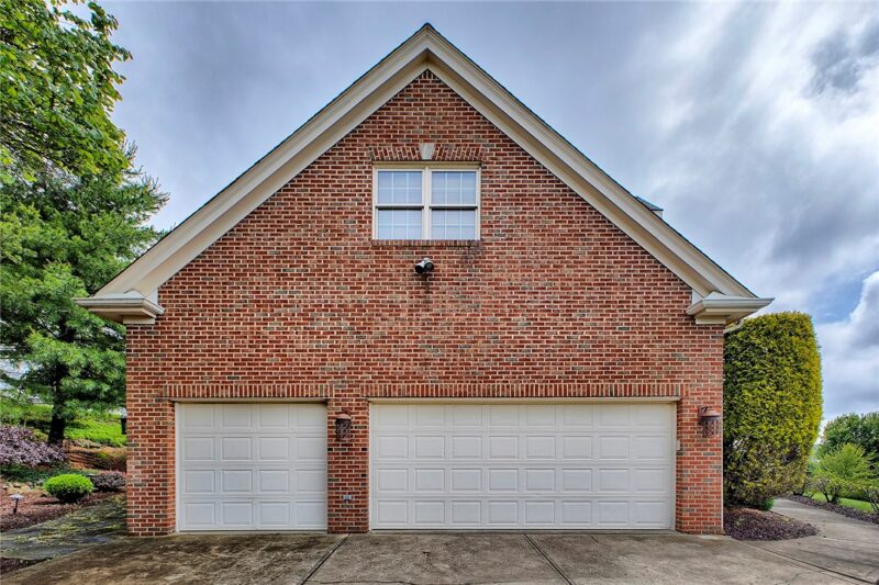 33 Hawthorne Ln — photo 6