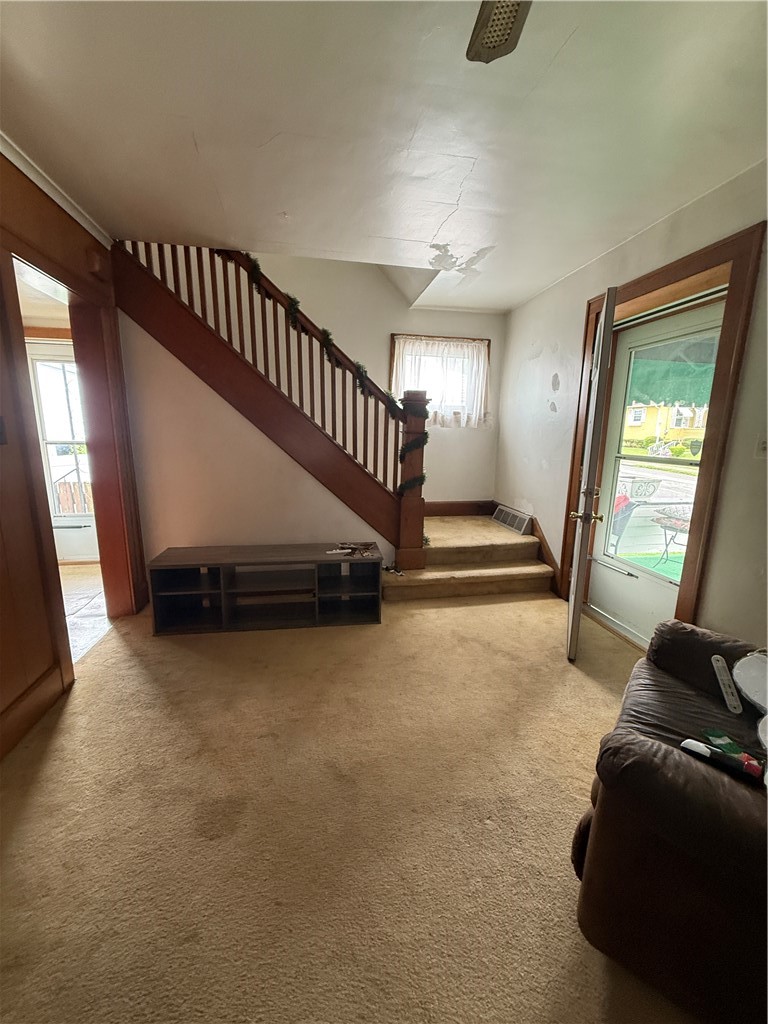 908 Hazen St — photo 8