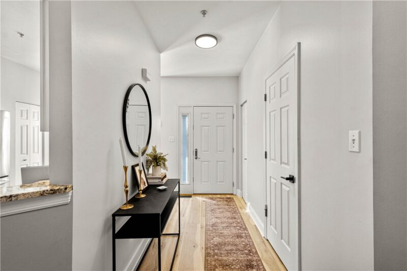 903 Royal Ct — photo 3