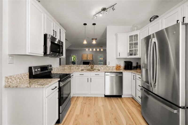 903 Royal Ct — photo 8