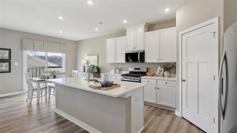 118 Victoria Drive — photo 7