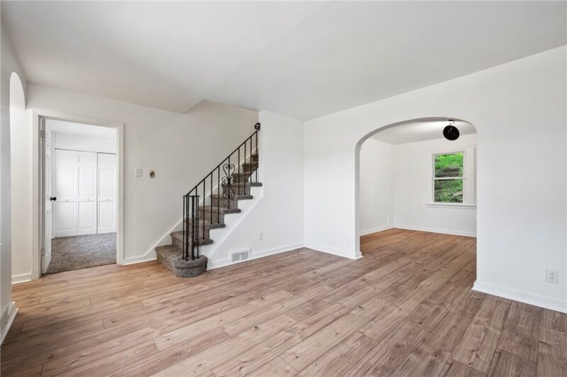 2219 Manor Ave — photo 4