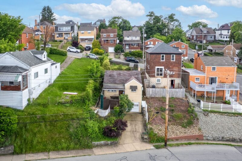 1208 Merrick Avenue — photo 2