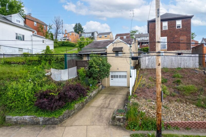 1208 Merrick Avenue — photo 3