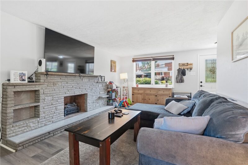 11 E Willock Rd — photo 2