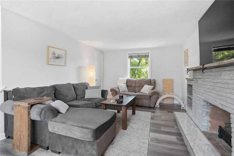 11 E Willock Rd — photo 5