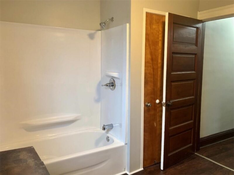 540 W Chestnut St — photo 5