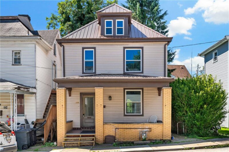 228 W 4th St — photo 2