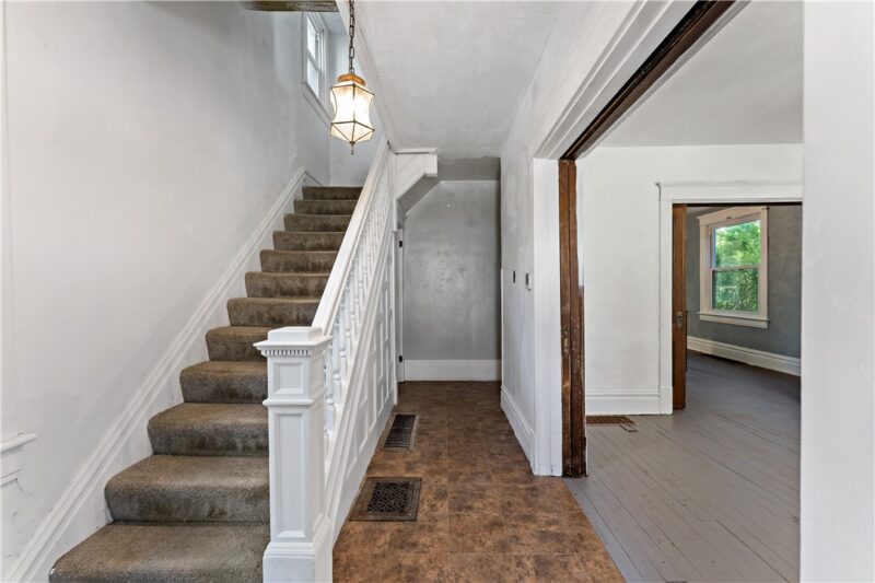 228 W 4th St — photo 4