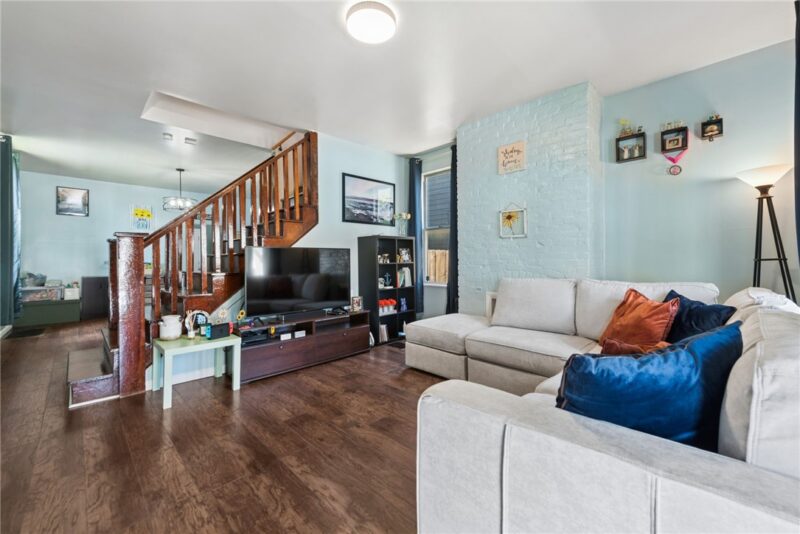 522 Marie Ave — photo 2