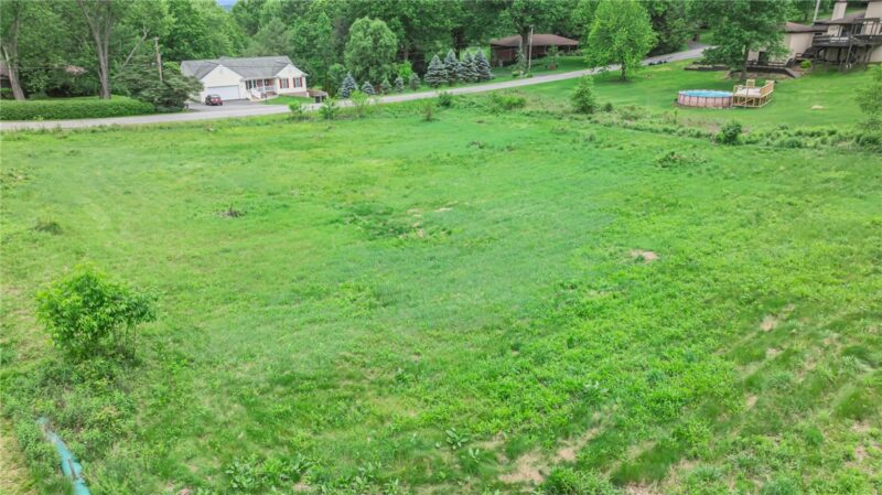 126 Laurel Dr — photo 2