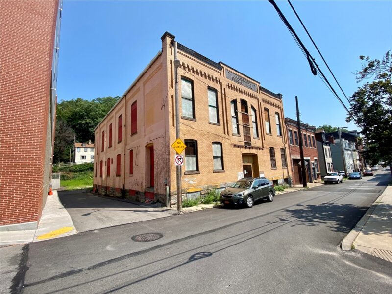 812 Concord St — photo 2