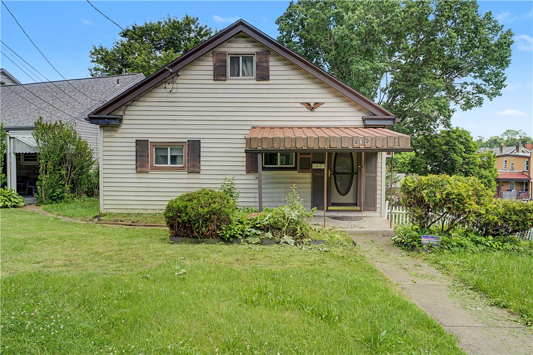 212 Singer AVENUE — photo 1