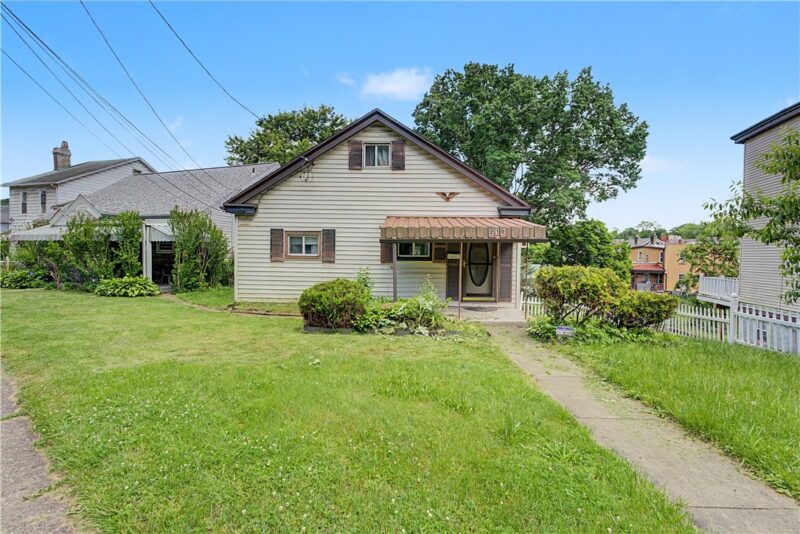 212 Singer AVENUE — photo 2