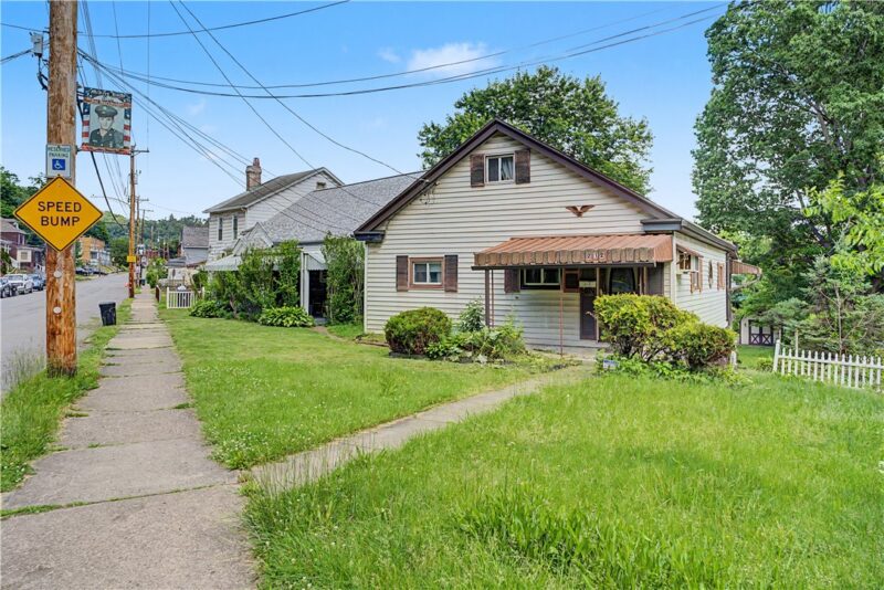 212 Singer AVENUE — photo 3