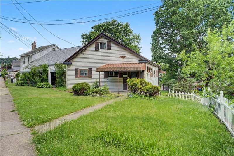 212 Singer AVENUE — photo 4