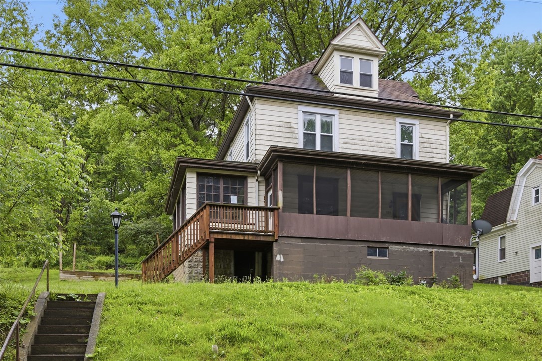 989 Brownstown Rd — photo 1