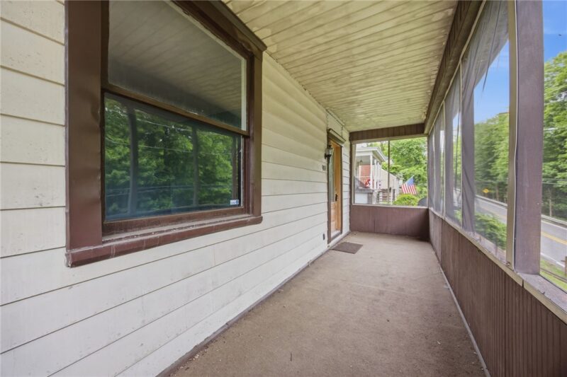 989 Brownstown Rd — photo 3
