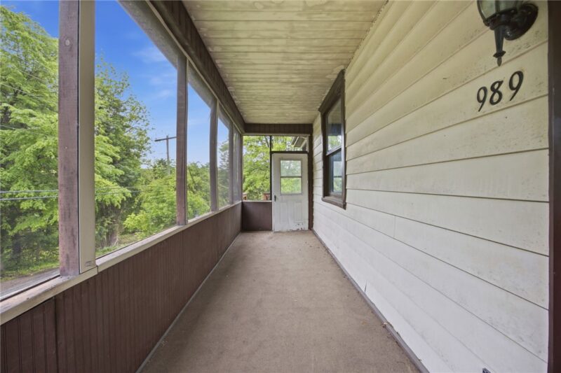 989 Brownstown Rd — photo 4