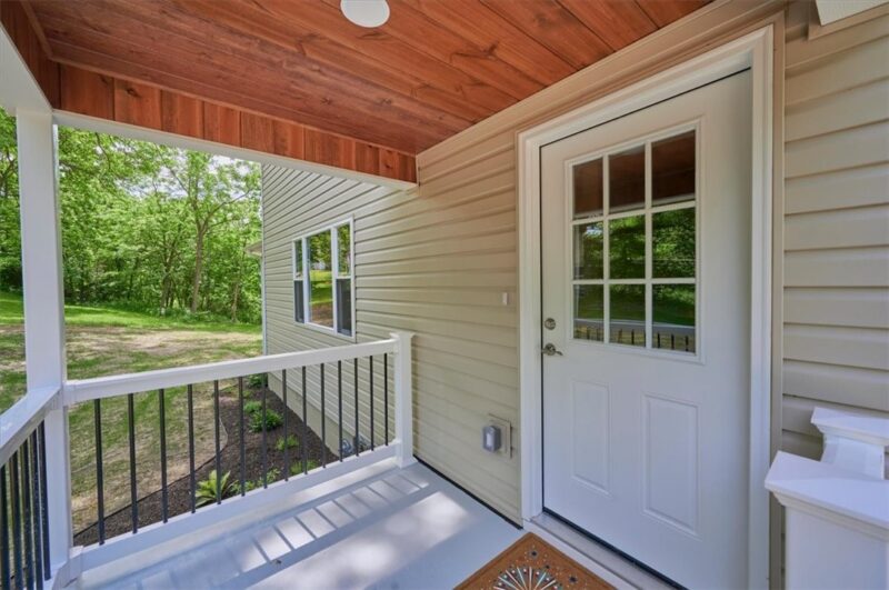 162 Foxwood Rd — photo 3