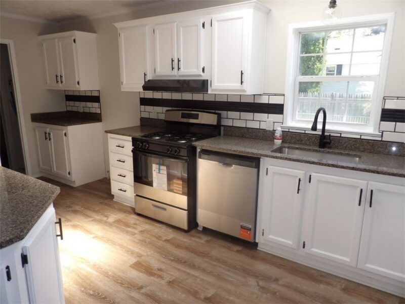 1040 Marshall St — photo 2