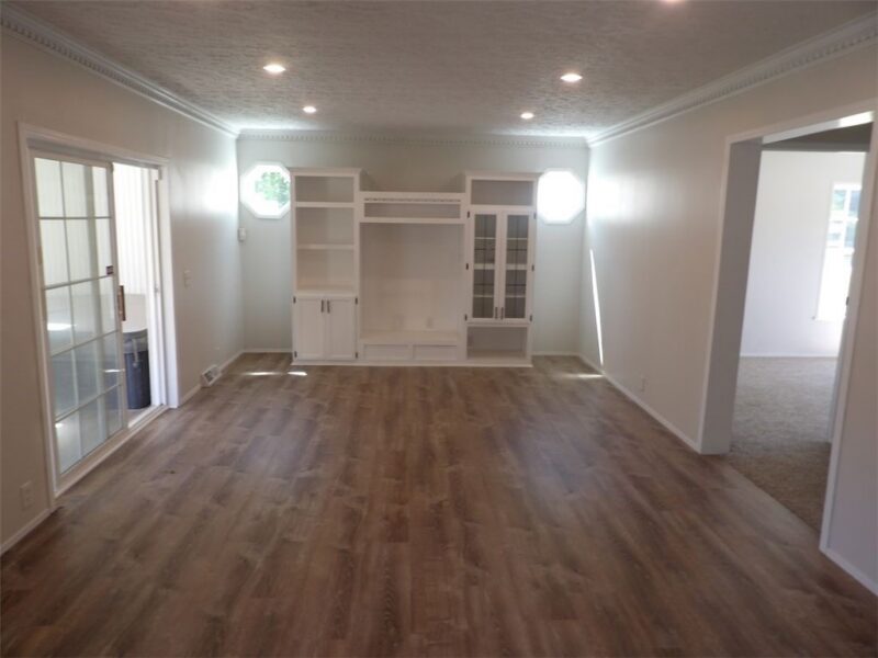 1040 Marshall St — photo 4