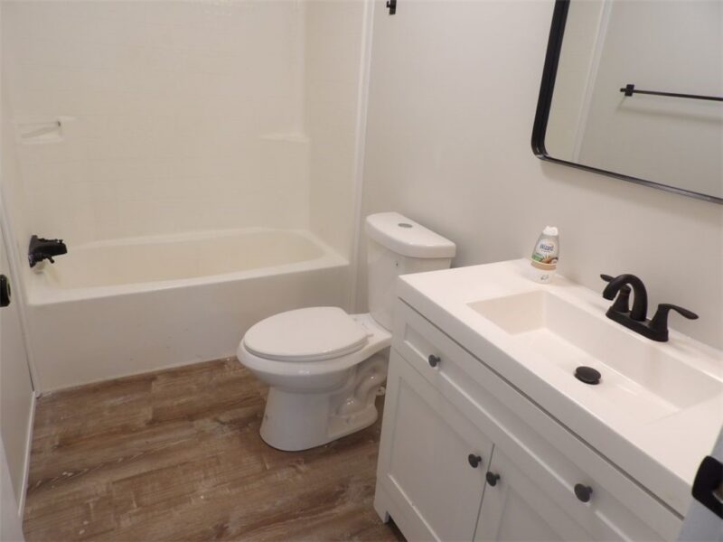 1040 Marshall St — photo 6