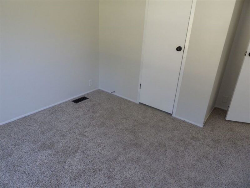1040 Marshall St — photo 8