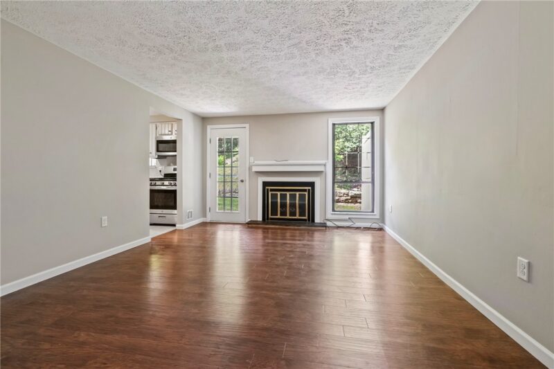 304 Cottingham Ct — photo 4