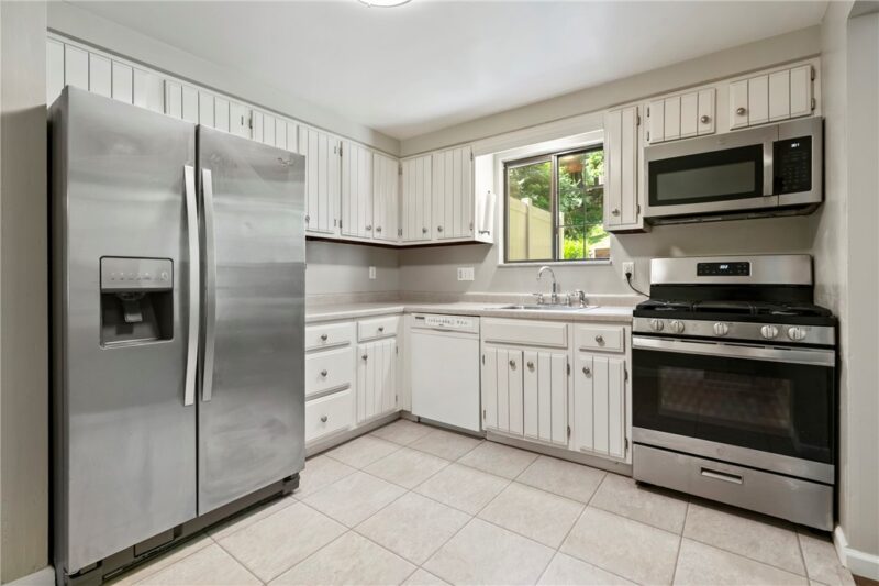 304 Cottingham Ct — photo 6