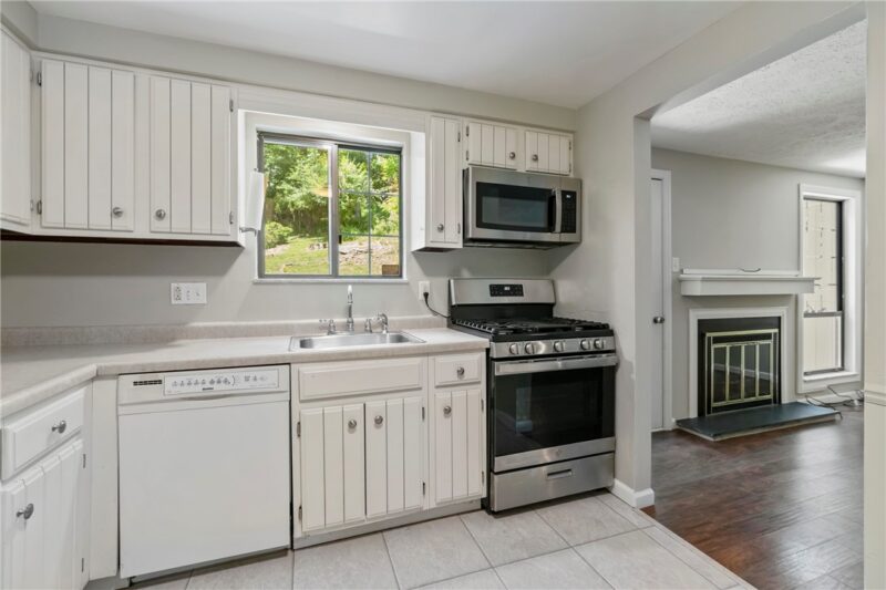 304 Cottingham Ct — photo 8