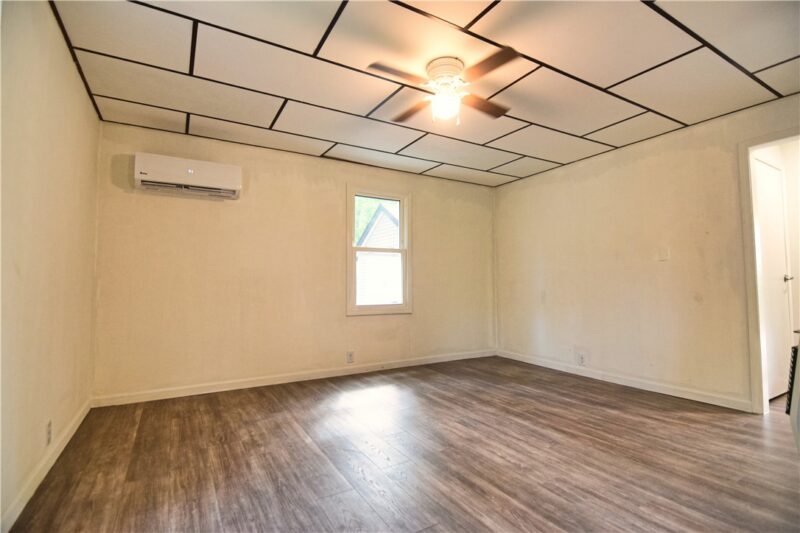 1082 Old Petroleum Center Rd — photo 4