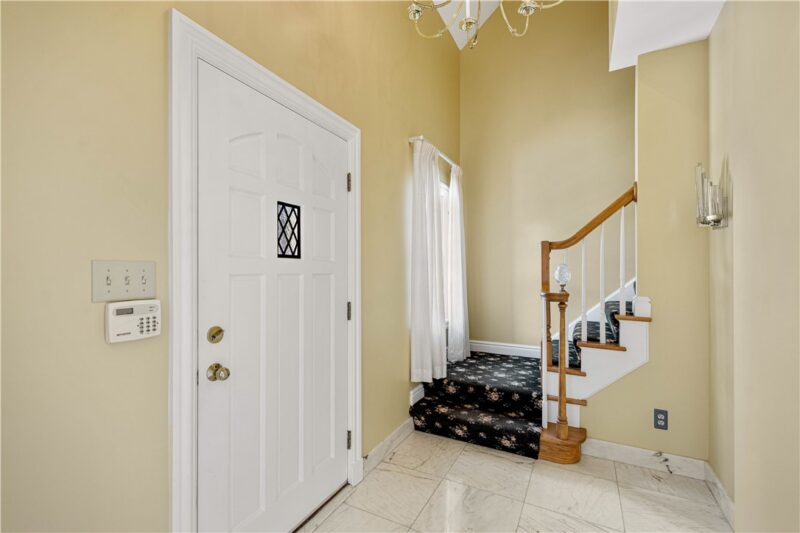 315 Kingsberry Cir — photo 2