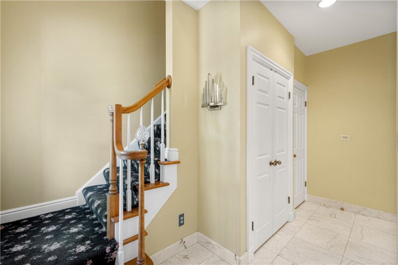 315 Kingsberry Cir — photo 3