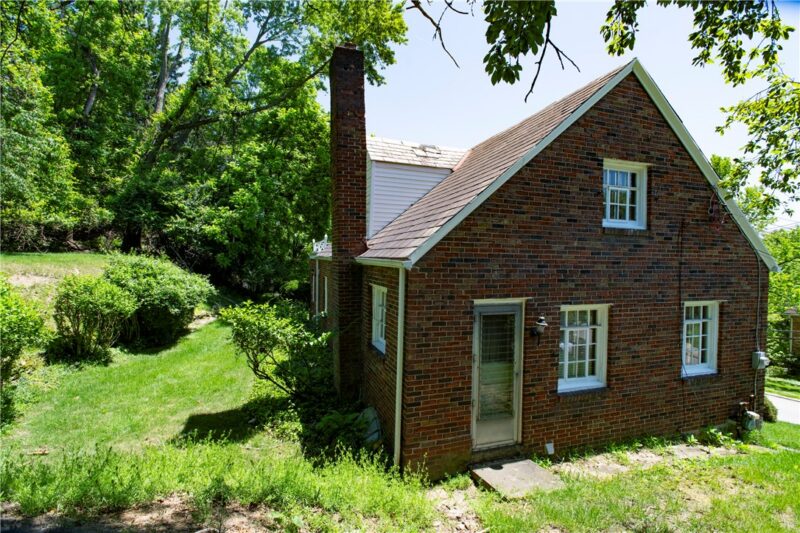 136 Colson Dr — photo 3