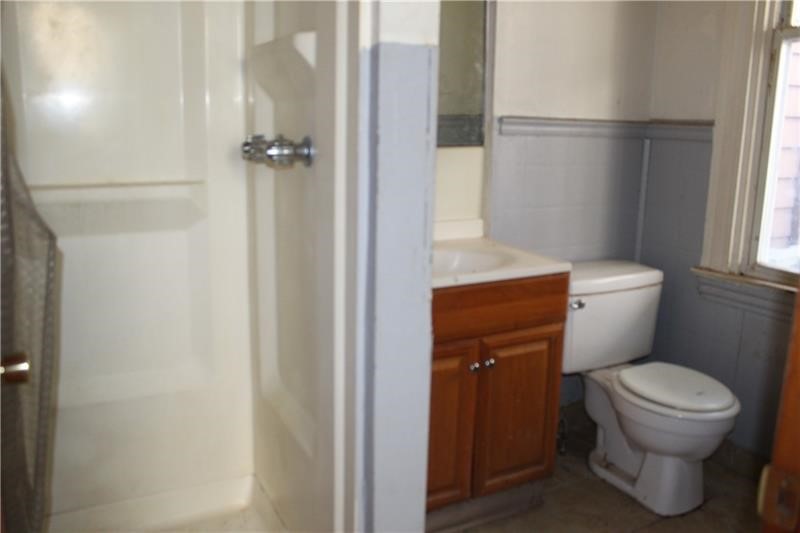 580 Thompson Ave — photo 5